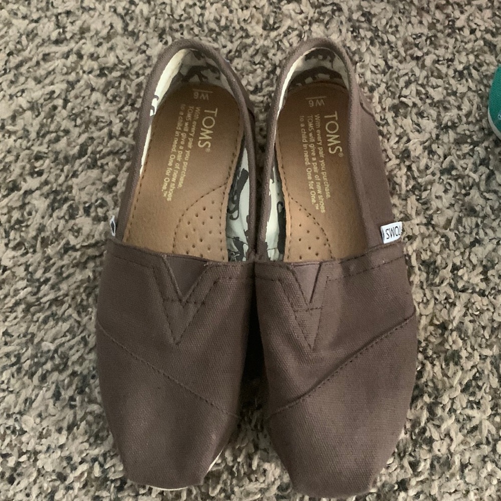 Womens toms